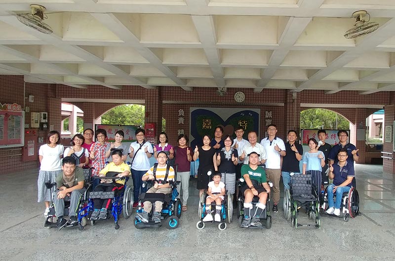 愛在嘉特，龍熒企業捐贈新式輪椅