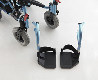proimages/products/Power_wheelchair/LY-EB103-W_for_kid/Fea_3_footrest.jpg